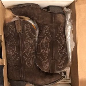 Adorable FRYE Suede Boots - SIZE 8.5